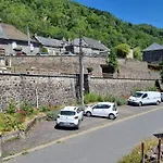 Гостевой дом Au Coeur Du Volcantal Laveissiere