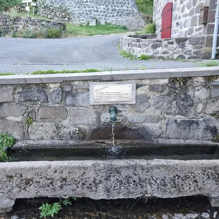 Au Coeur Du Volcantal Guest house *