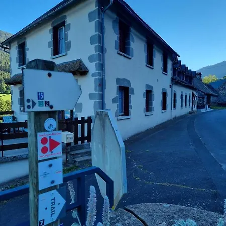 Konukevi Au Coeur Du Volcantal Laveissière