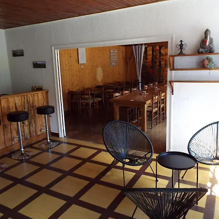 Au Coeur Du Volcantal Guest house *