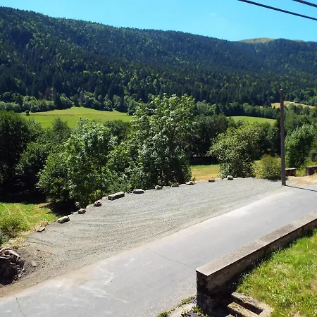 Au Coeur Du Volcantal Guest house Laveissiere