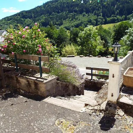 Au Coeur Du Volcantal Guest house