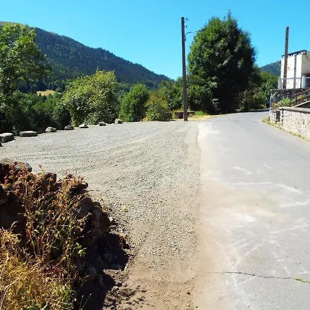 Au Coeur Du Volcantal 3*