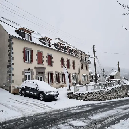 Au Coeur Du Volcantal 3* Laveissiere