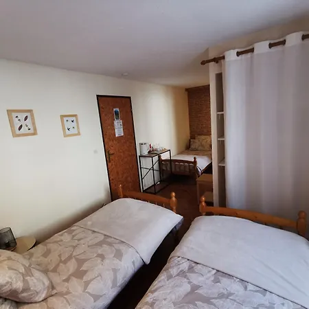 Au Coeur Du Volcantal Guest house *