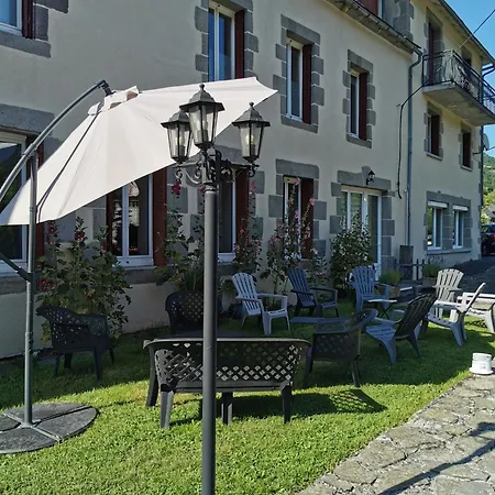 Au Coeur Du Volcantal Guest house