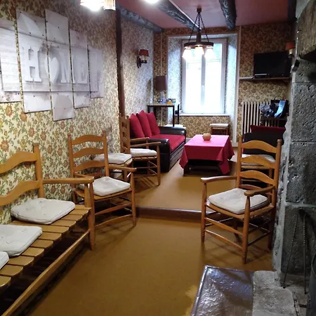 Au Coeur Du Volcantal Guest house *
