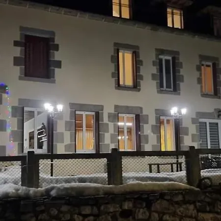 Au Coeur Du Volcantal Laveissiere