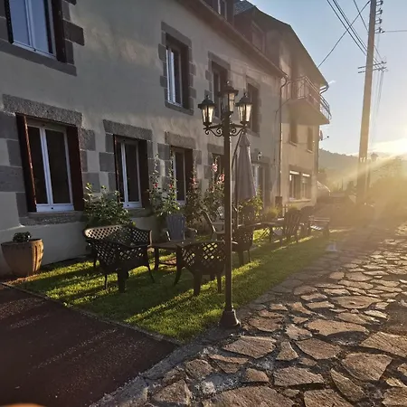 Au Coeur Du Volcantal Guest house Laveissiere