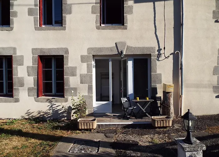 Au Coeur Du Volcantal 3*